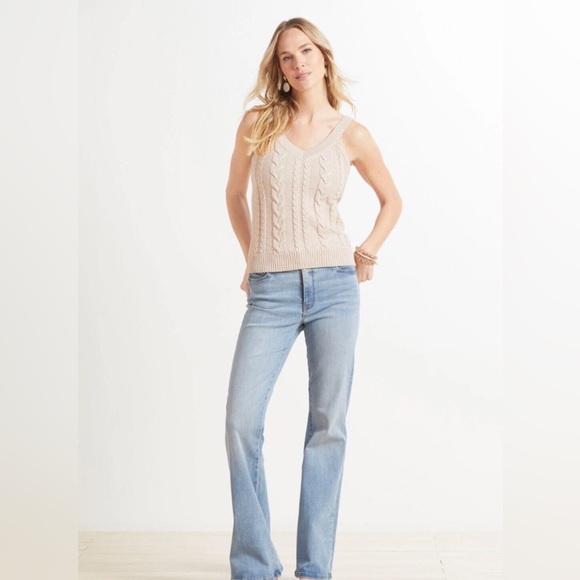 Evereve Sweaters - EVEREVE “Maeve” Cream Cable Knit V Neck Sweater Tank Top